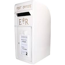 Prop Hire Bucks white cream cast iron ER post box for wedding cards and gifts. Available in Buckinghamshire, Bedfordshire, Northamptonshire and Oxfordshire.